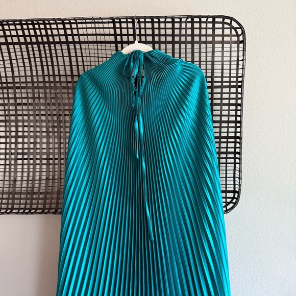 L’IDEE Boheme gown pleated maxi dress with cape in Jewel - Picture 14 of 16